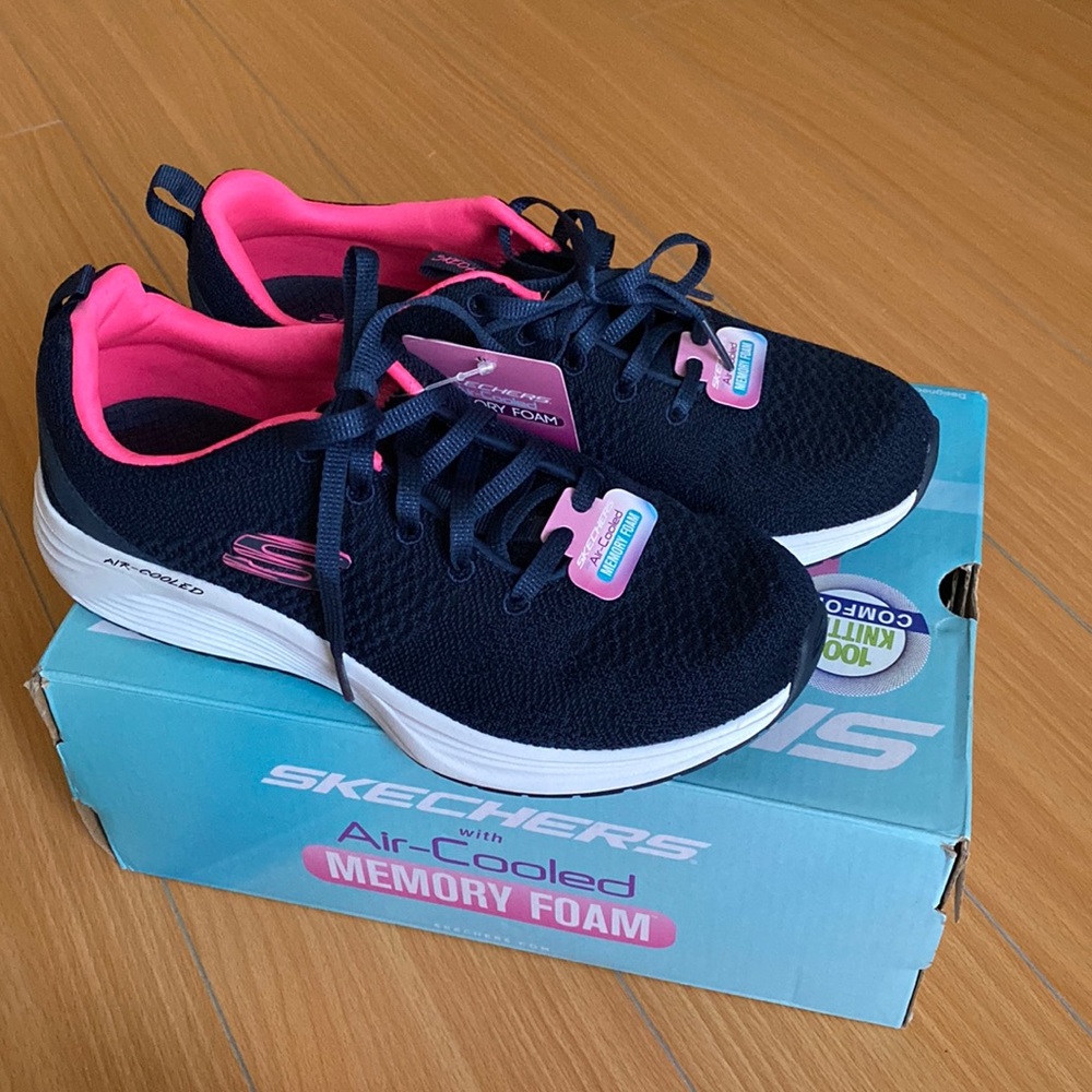 NEW Skechers shoes “skyline surefire”